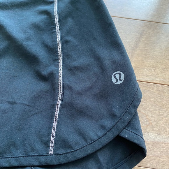 Lululemon runner shorts black with pink size medium - Picture 2 of 3
